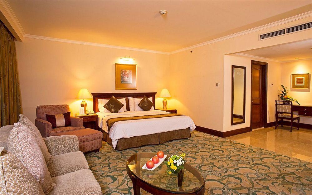 Aston Tropicana Hotel בנדונג מראה חיצוני תמונה