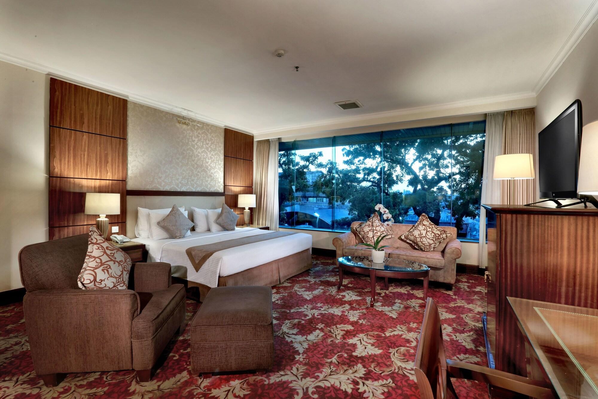 Aston Tropicana Hotel בנדונג מראה חיצוני תמונה