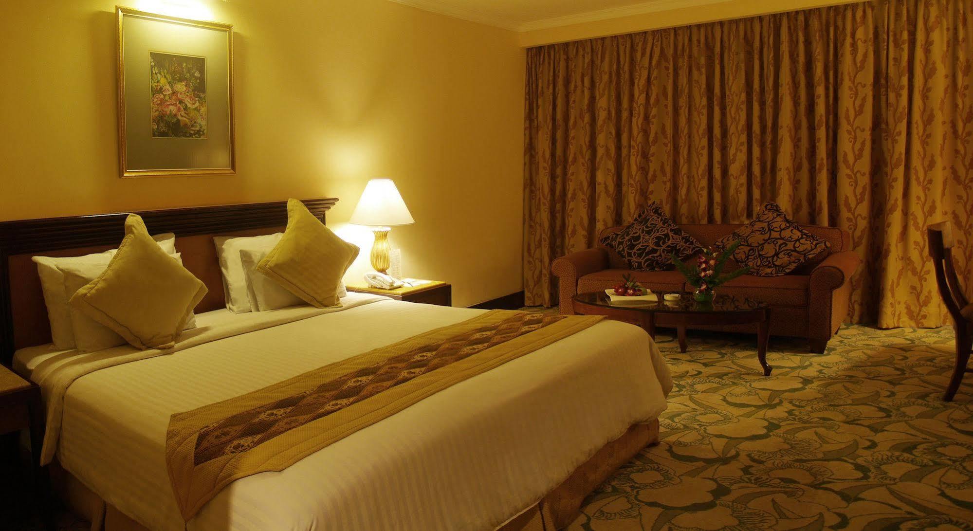 Aston Tropicana Hotel בנדונג מראה חיצוני תמונה