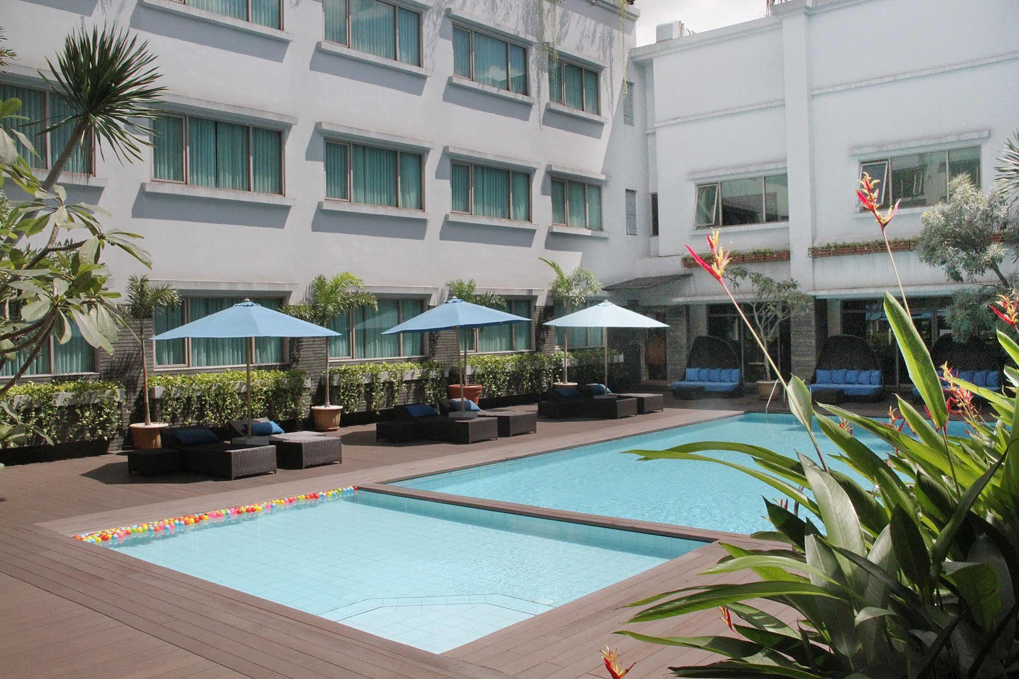 Aston Tropicana Hotel בנדונג מראה חיצוני תמונה