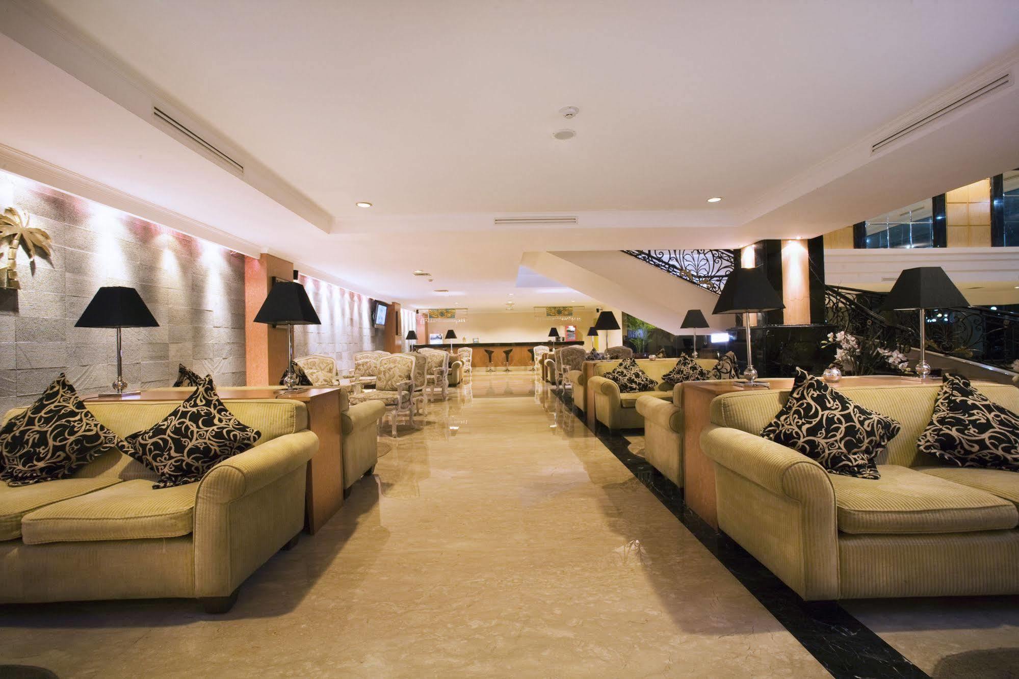 Aston Tropicana Hotel בנדונג מראה חיצוני תמונה