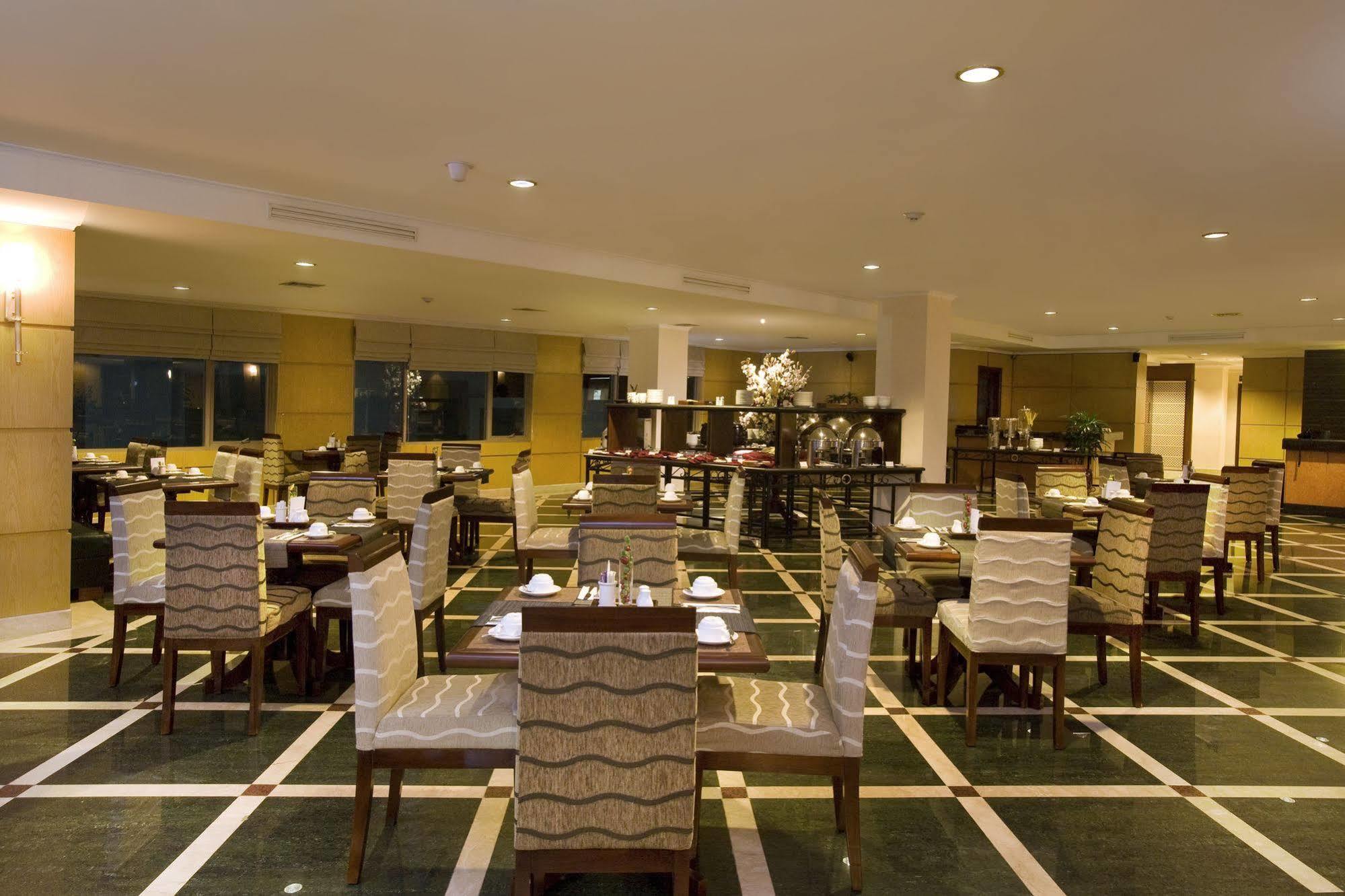 Aston Tropicana Hotel בנדונג מראה חיצוני תמונה
