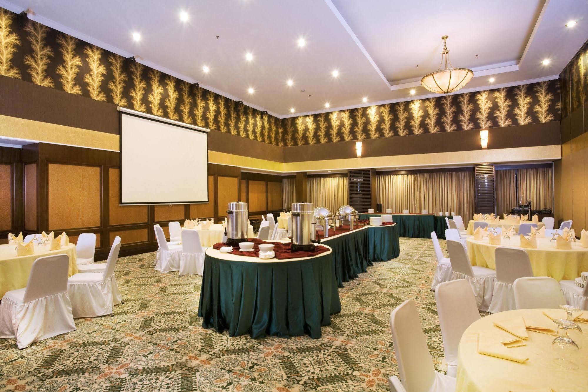 Aston Tropicana Hotel בנדונג מראה חיצוני תמונה