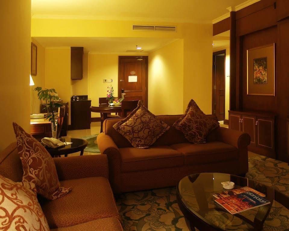 Aston Tropicana Hotel בנדונג מראה חיצוני תמונה