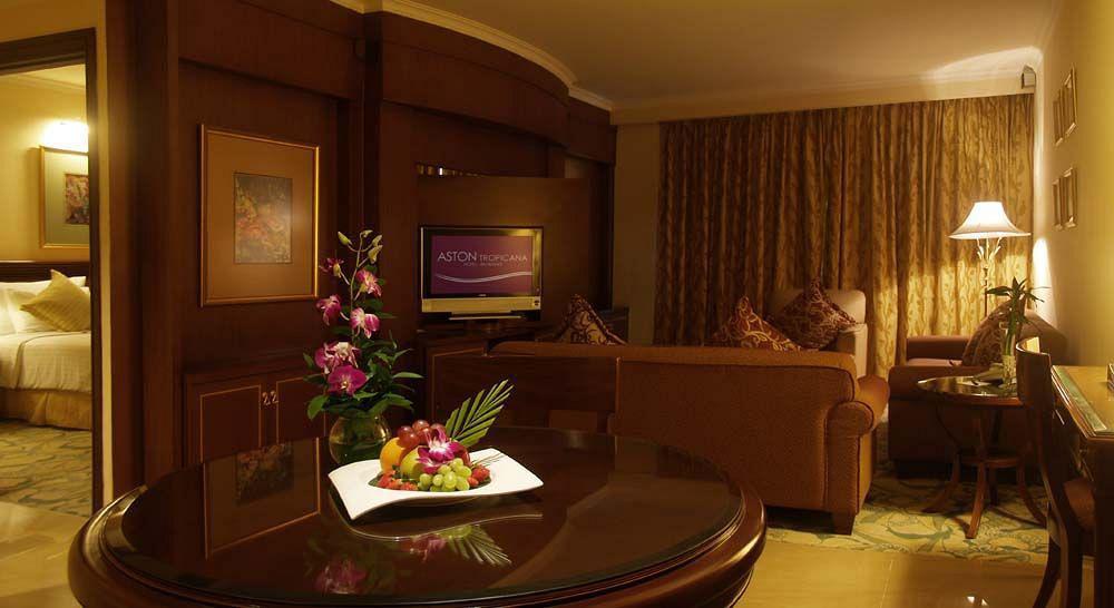 Aston Tropicana Hotel בנדונג מראה חיצוני תמונה